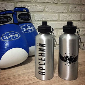 Именная бутылка для воды боксеру